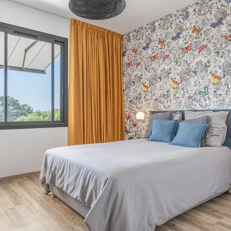 Vue Avec Piscine Privee Pour 4 A 6 Personnes Wifi Saint Aygulf