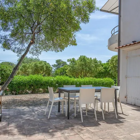 Vue Avec Piscine Privee Pour 4 A 6 Personnes Wifi Villa Saint Aygulf